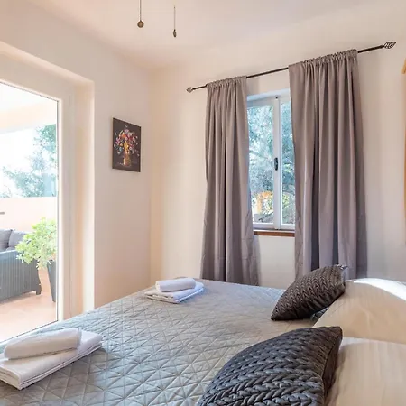 펜션 Beautiful In Gradina With Kitchen *