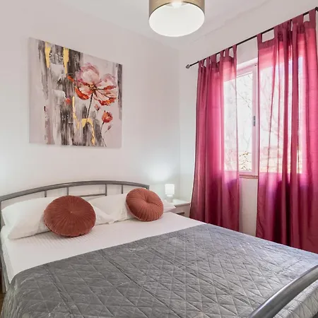 Ferienhaus Beautiful In Gradina With Kitchen